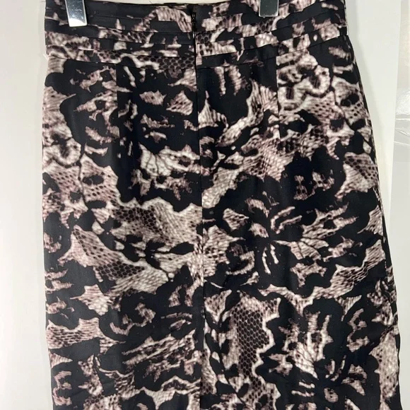 Banana Republic Black and Cream Pencil Skirt - Picture 11 of 11